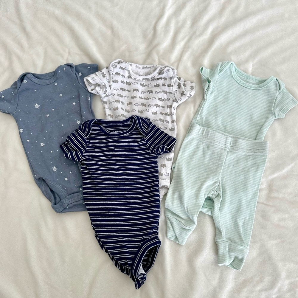 Neutral, baby boy Newborn onesies and matching set.